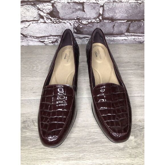 Clarks Collection Burgundy Patent Slip On Croc-Embossed Loafers Women Sz 9.5M US - Picture 2 of 16